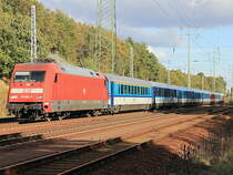 101 052-9 mit dem EC 379 nach Brno hl.n. passiert am 14. Oktober 2012 den Ort Diedersdorf in Brandenburg auf dem s�dlichen Berliner Au�enring.