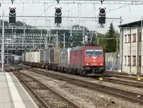 Crossrail - 185 596-4 mit weiterer Lok vor G�terzug bei der durchfahrt im Bahnhof Burgdorf am 17.09.2012