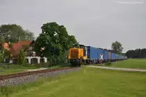 360 608 bringt am 19.05.2012 den ersten Teil des Tchibo-Containerzuges vom Bahnhof Neumarkt zum Max B�gl-Werk wo der Zug entladen wird. Hier auf H�he von Sengenthal.
