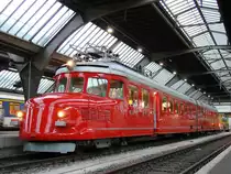 Die  Churchill Rote Pfeil  RAe 4/8 1021 im Z�rich HB - 11-10-2012