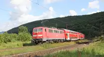 Dieser DoSto-RE nach W�rzburg Hbf wurden von 111 200-2 und 111 216-8 gesandwicht. Aufgenommen am 10.07.2012 in Wernfeld.