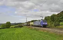 Eine von f�nfen 152er mit Albatros Beklebung fuhr mir heute im Filstal vor die Kamera.Sie zog einen KLV in Richtung M�nchen,und dem dummen Dussel zugute kam noch die Sonne raus;-))Bild entstand bei Kuchen/Fils am 17.10.2012. 