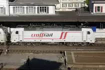 CrossRail 186 902 in Erstfeld, 1.10.2011 Die BR-Nummer 186 ist etwas seltsam, denn es ist eigentlich eine Re 484, die aber im Verkehr nach Italien als E484.9 bezeichnet werden muss. Eigent�mer ist MRCE, die an Crossrail vermietet.