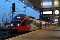 Bundesl�nder�bergreifender Nahverkehr, hier zum sehn 4023 011 (Steiermark) mit dem 4024 089 (Tirol) auf der Wiener Stammstrecke als S7 29720 auf der Fahrt von Wolfsthal (Wof) �ber Flughafen Wien (Fws) und Wien Praterstern (Nw und Fotostandort) nach Wien Floridsdorf (F); am 17.10.2012