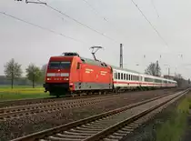 Die 101 021 mit einem IC nach Norddeich Mole am 28.04.2010 unterwegs bei D�rverden.