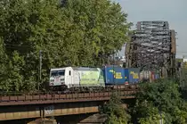 185 389-4  CO�-frei  verl�sst mit KT 43900 Wien Nordwestbahnhof - Neuss Gbf gerade die Deutschherrenbr�cke in Frankfurt(Main). 20.09.12