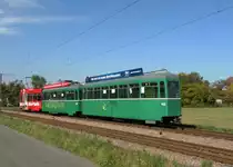 Dreiwagenzug mit dem Be 4/4 495 und der Vollwerbung f�r das Einkaufscenter St. Jakob Park, dem B 1449S und dem B 1452 fahren Richtung Haltestelle Rothausstrasse. Die Aufnahme stammt vom 19.10.2012.