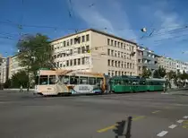 Dreiwagenzug mit dem Be 4/4 502 an der Spitze fahren zur Haltestelle Dreirosenbr�cke. Die Aufnahme stammt vom 23.09.2012. 