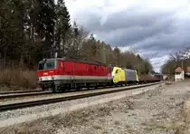 1144 229 + 182 5xx mit einem G�terzug am 29.03.2008 unterwegs bei Assling.