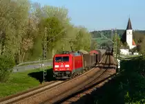 185 384 mit einem G�terzug am 22.04.2011 unterwegs bei Hausbach.