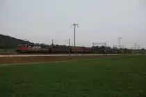 Jeweils am Abend wird ein G�terzug RBL-Schaffhausen mit 2 Ae 6/6 bespannt, wobei normalerweise beide mit einem eigenen Lokf�hrer  ausgestattet  sind. Nicht so am 21.8.12: Die Ae 6/6 11501 lief kalt hinter der Ae 610 420-2 mit. Das Bild wurde kurz vor Eglisau aufgenommen.