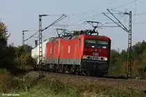 MEG 603 ( 143 851-4 ) + 606 ( 143 864-7 ) vor Silozug Richtung Regensburg, KBS 880 N�rnberg - Passau, fotografiert in Postbauer-Heng am 08.10.2010