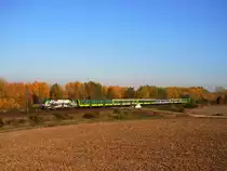 470 504 bei wundersch�nen herbstlichen Licht kurz vor dem Bahnhof Kom�rom.
D9204 (Budapest Keleti - Győr) 21.10.2012.