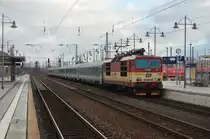 371 015-9 mit EC 174 Budapest-Keleti pu - Hamburg-Altona   am 15.01.2012 in Dresden Hbf