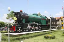 Im Neulack und als 261 angeschrieben präsendiert sich die 264 (2'C1'-h3, Hanomag, Bauj. 1928, Fabr.Nr. 10604) aufgestellt vor der Nakhon Ratchasima Station am 17.Mai 2012.