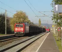 185 198-9 am 21. Oktober 2012 mit ES 49177 in K�ps.