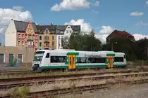 VT57 der VBG wartet als 81036 in Plauen unt. Bf am 04.08.2012 auf die Zeit zur Abfahrt.
Von den 8 RS1 der VBG sind z.Z. nur VT50 + VT57 bei der Vogtlandbahn und seit 01.08. wird ein VT auf der Elstertalbahn eingesetzt.  