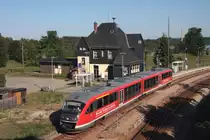 642 522/022 bei Ausf. aus dem Bf Unterlemnitz am 24.05.2012 als RB16876 (Blankenstein - Saalfeld). Nur noch bis 08.06.2012 wurde die KBS557 durch die DB bedient, danach �bernahm die Erfurter Bahn den Betrieb und betreibt die Ostth�ringer Strecken unter dem Markennahmen Elster Saale Bahn.