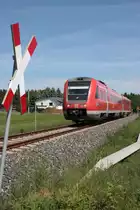 612 592/092 erreicht als RE3643 (Gera - Regensburg) Mehltheuer am 29.05.2012. Diese Leistungen im 4-Stunden-Takt wurden nur noch bis 08.06.2012 gefahren, heute f�hrt hier die EB im 2-Stunden-Takt, aber nur bis Hof. 