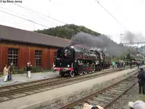 Der diesj�hrige Star am Fahrzeugtreffen in Bauma vom 13. und 14. Oktober 2012 war die franz�sische 141.R.1244 des Vereins Mikado 1244 aus Brugg. Hier wird sie am 14.10.2012 in Bauma f�r die R�ckfahrt �ber R�ti nach Brugg bereit gestellt.