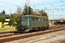 Immer wieder sch�n, dass diese alten Damen noch fahren ... Ae6/6 11488 in Effretikon - 16/10/2012