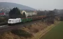 NRS 223 143 beschleunigt mit Holzzug aus Kreiensen heraus. 28.01.2012