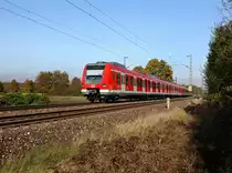 Der 423 704 als S1 zum Ostbahnhof am 20.10.2012 unterwegs bei Feldmoching.