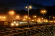 Nightshot : �BB 1116 153  Cats  steht am 17.08.12 mit einem innofreight Hackschnitzel Ganzzug im Bahnhof Selzthal zur Abfahrt bereit.