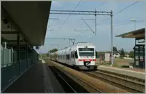 Wei�e Z�ge: BLS Nina in Weiss mit rotem Balken, also gerade das  Negativ des DB Regionalverkehrs...
Kehrsatz Nord, den 5. Oktober 2012