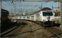 Wei�e Z�ge: BLS Re 465 004-0 mit dem  Kambly -RE Bern - Luzern via Emmental bei Bern Wankdorf.
5. Okt. 2012