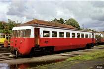 Zu den Triebwagen der BR 9300 wurden auch acht Beiwagen geliefert. Hier Beiwagen 9301 in Sernada do Vouga (17. Mai 1988).