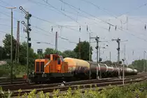 Revita Twin 1700 C'C' 241 007 am 28.6.12 mit einem Gaskesselzug in D�sseldorf-Rath.