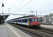 Doppel RBe 540 Pendel als Ersatz IR 2120 (Z�rich-Biel) bei Ausfahrt in Solothurn. Zuvorderst ist der RBe 540 021-3, 26.10.2012.