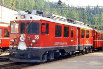 RhB - ABe 4/4 III 55  DIAVOLEZZA   am 30.09.1990 in Pontresina - Drehstromtriebwagen Bernina - �bernahme 11.08.1990 - SWA/SIG/ABB - 1016 KW - Gewicht 50,00t - 1./2.Klasse Sitzpl�tze 12/16 - L�P 16,89m - zul�ssige Geschwindigkeit 65 km/h - Logo RhB in deutsch. Hinweis: Die Triebfahrzeugserie besteht aus 6 Fahrzeugen mit den Nummern 51 bis 56, gescanntes Dia
