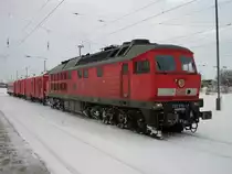 Ein Vorgeschmack auf dem bevorstehenden Winter.Vor zwei Jahren,am 26.Dezember 2010, stand 233 696 mit dem Schweriner Hilfszug in Bergen/R�gen.