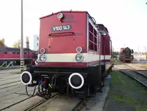 V 100 143 und im Hinterdrund 03 1090 am 28.09.2012 bei einer Ausstellung im Eisenbahn und Technikmuseum Schwerin