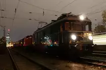 Als Lp ging es weiter mit dem 4061 013 und 2070 037 von Wien Praterstern (Nw) nach Wien Franz Josefs Bahnhof G�rtelbr�cke (Wfg), hier zum sehen im Bahnhof Wien Brigittenau (Wv); am 28.10.2012