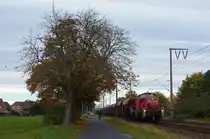 295 005-3 fuhr am 26.10.2012 mit einem Kieszug von N�ttermoor nach Leer, hier in Leer.