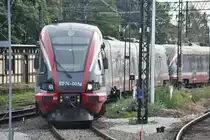 WROCŁAW (Woiwodschaft Niederschlesien), 10.10.2012, ED74-005d bei der Ausfahrt auf ein Abstellgleis im Bahnhof Wrocław Główny