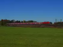 Noch fahren die Loks der BR 111 auf der KBS 950/951, im Dezember 2013 ist aber bekanntlich damit schluss, deshalb ging es mal wieder an die Strecke um weitere Bilder von ihnen zu machen.
Zu sehen ist DB 111 046 unterhalb von Rann bei Gro�karolinenfeld mit RE 79017 (M�nchen Hbf - Salzburg Hbf) am 31.10.12