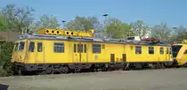 704 002-5 wurde f�r l�ngere Zeit im Mannheimer Hbf gegen�ber dem Rettungszug abgestellt. Daneben ist noch ein Teil von 711 106 zu erkennen. (18.04.2011)