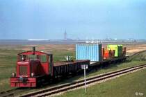 329 503 schiebt einen M�llzug zum Anleger (30. April 1990). Vorn das Zufahrtsgleis zur M�llverladung.