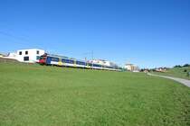 Der Bt NPZ 50 85 29-35 954-1 am Schluss des Ersatz RE 14130 bei Romont. Der Zug bef�hrt nun die TPF Strecke nach Bulle, 02.11.2012.