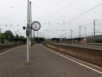 Hier der Blick auf die 8 Bahnsteiggleise. Deren l�nge gibt den einst regen Fernverkehr wieder. Heute f�hrt hier nur noch ein IC Paar alle 2 stunden, ansonsten nur noch Nahverkehr. 27.7.06 