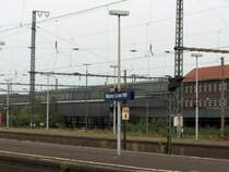 Hier ein blick auf die einst l�ngste St�ckgut verladehalle Deutschlands. das l�ngste Verladegleis mit Bahnsteig hatte eine l�nge von 2100m. Leider verf�llt sie heute und ihre zukunft ist ungewiss.
27.7.06