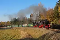Als Vorspannlok kam sie an diesem Tag im zweiten Umlauf zum Einsatz, hier der Fotobogen hinter Kretscham, 23.10.2012.
