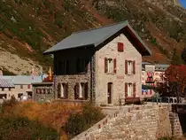 Das Bahnhofsgeb�ude der Furka-Bergbahn in Gletsch am 2.10.2011