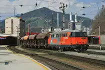 Die 2143005 von RTS f�hrt als Nebenfahrt mit einem Schotterzug aus dem Bahnhof Bruck/Mur Richtung Pernegg aus. Das Bild entstand am 5.04.2009.