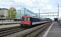 BDt EWII 50 85 82-33 925-7 an der Spitze des Ersatz RE 3624 bei Ausfahrt in Aarau, 03.11.2012.

