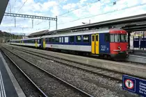 Domino Ersatz: RBe 540 043-7 mit Ersatzpendel beim Wenden als RE 3627/3628 in Wettingen, 03.11.2012.